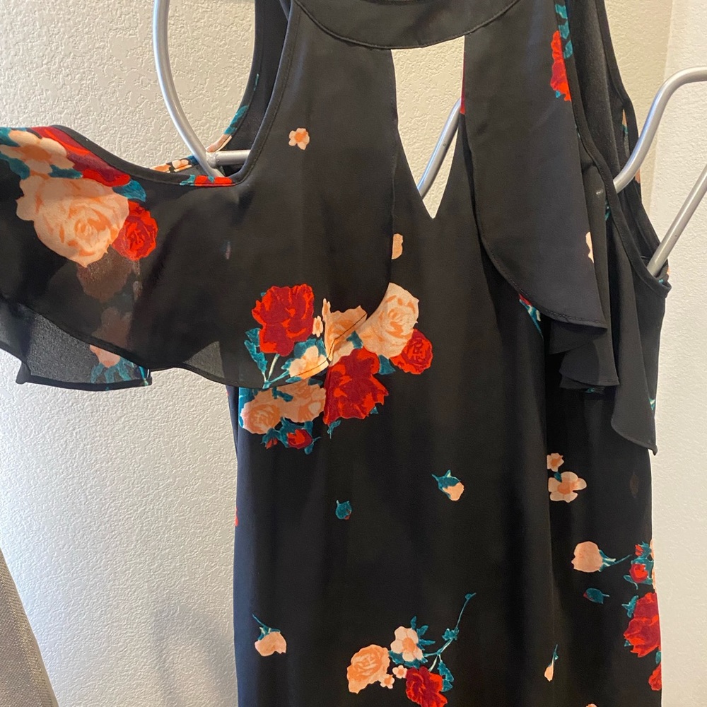 Floral dress. Draped sleeve